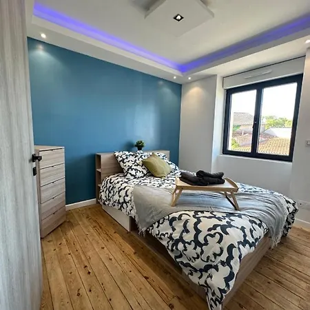 Prázdninový dům Agreable Maison Avec Jacuzzi *